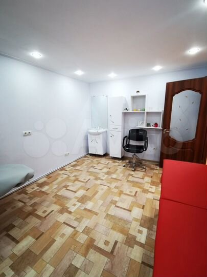 3-к. квартира, 80 м², 1/3 эт.