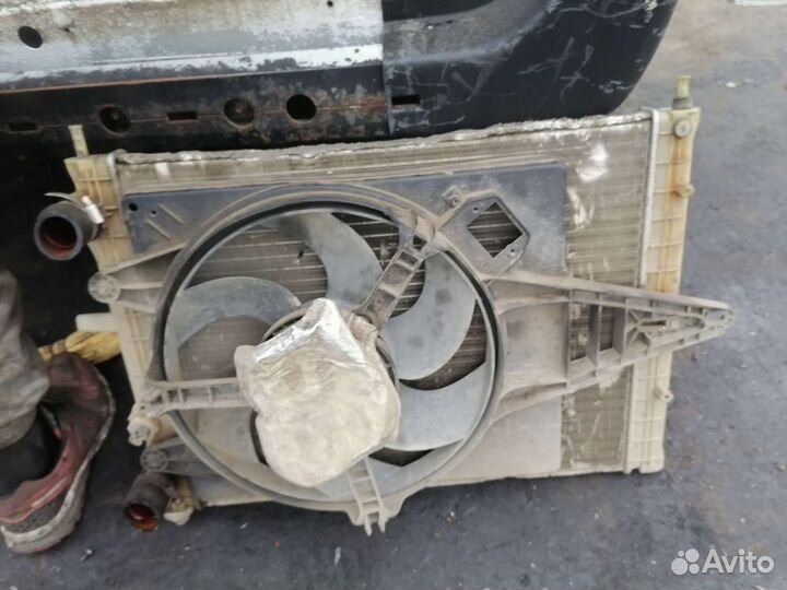 Радиатор охлаждения фиат браво 2000г 1.6