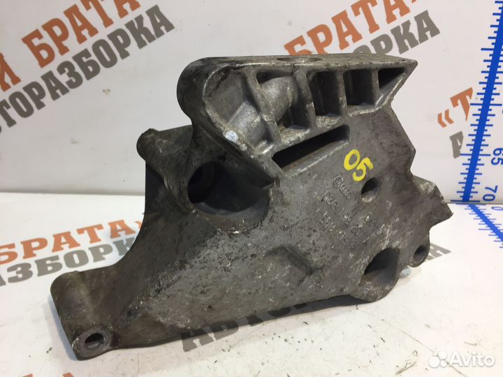 Шкода Октавия Кронштейн навесного оборудования