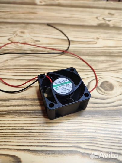 Вентилятор Кулер Sunon Новый DC 5V 40x40x20