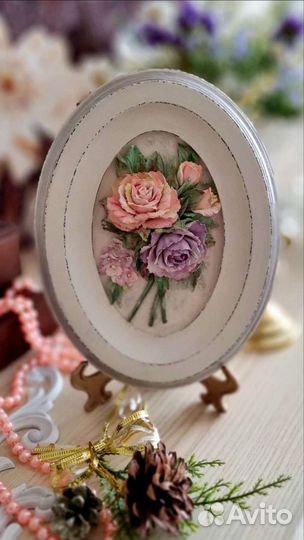 Картина овальная с розами