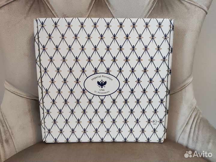 Декоративная тарелка ифз лфз Девочка с персиками