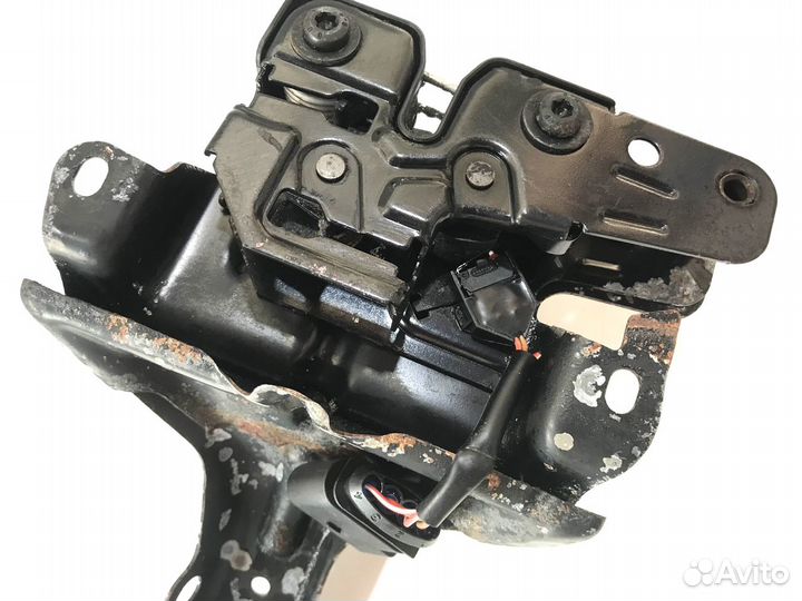 Замок капота Volkswagen Touareg