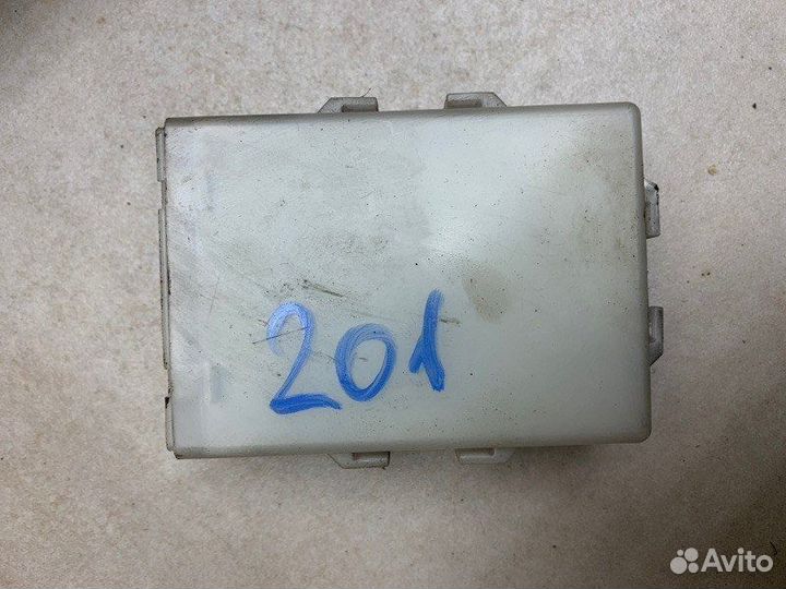 Блок управления центральным замком Nissan Primera