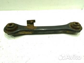 Передний поперечный рычаг задней подвески