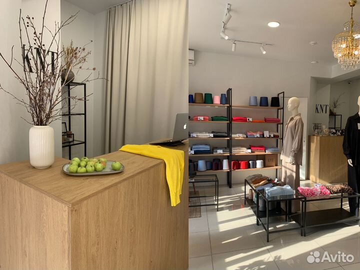 Продавец консультант в магазин женской одежды