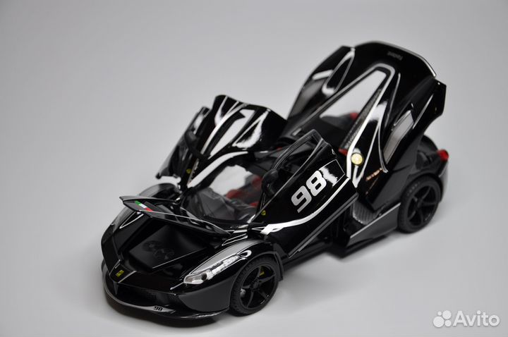 Модель автомобиля Ferrari LaFerrari F70 металл