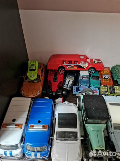 26 машинки, танки, катер, лимузин, кабриолет, джип