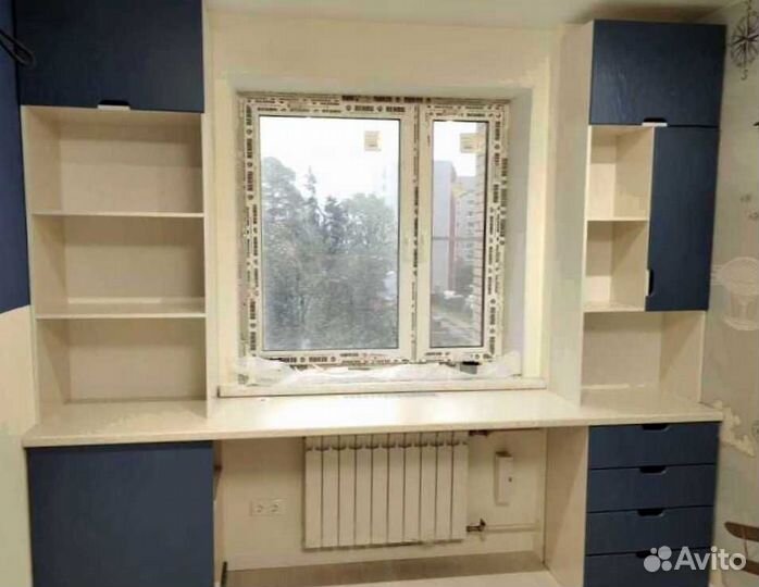 Рабочая зона в углу у окна