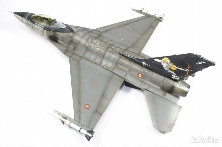 Модель самолета F-16 Fighting Falcon