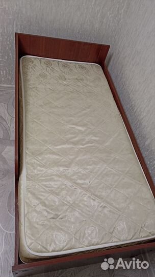 Кровать с матрасом