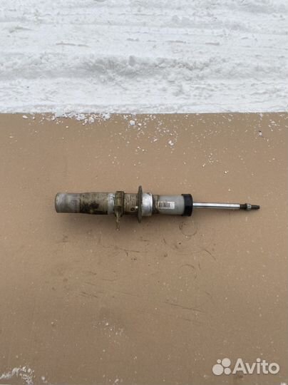 Амортизатор передний левый Bmw M5 F90