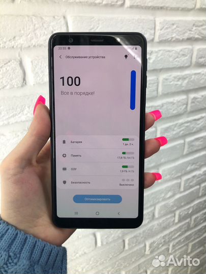 Samsung Galaxy A7 (2018), 4/64 ГБ