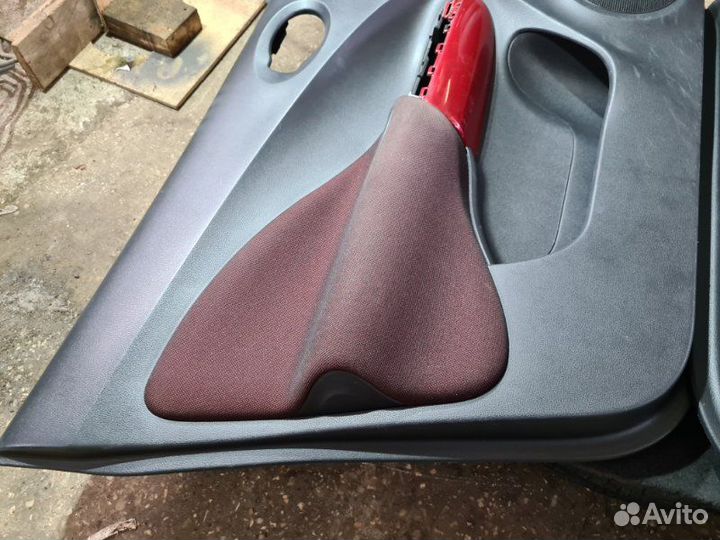 Обшивка двери передняя Nissan Juke F15 1.6 DDT