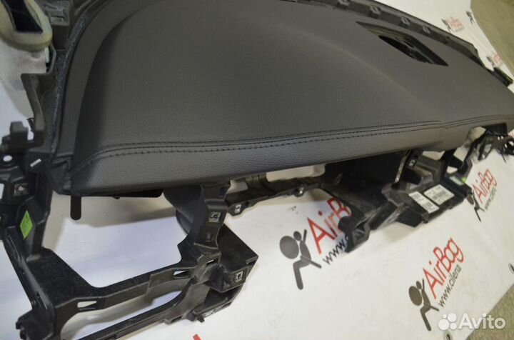 Торпедо панель приборов Kia Sorento со строчкой