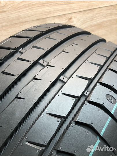 Triangle EffeXSport TH202 225/40 R18 и 255/35 R18 92Y