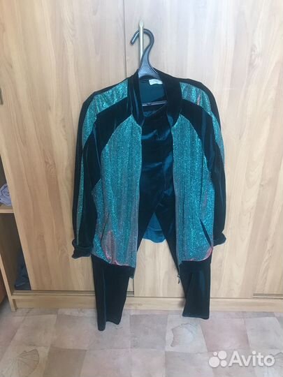 Женский спортивный костюм