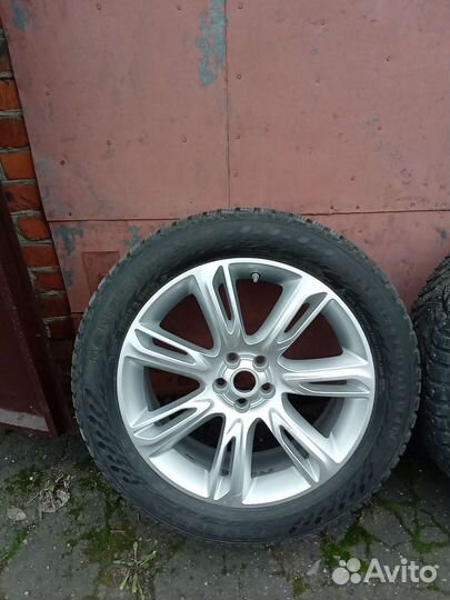 R20 Nokian Tyres Hakkapeliitta 9 SUV 255/50, PCD 5x108 DIA 72.6