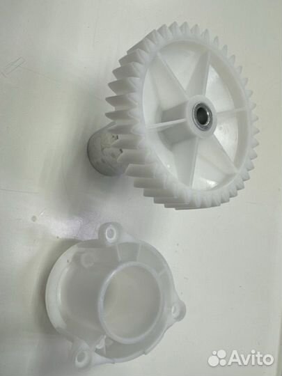 Шестерня и замок для мясорубки Bork M401
