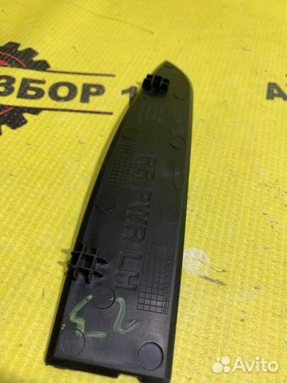 Накладка внутренней ручки двери задняя левая Kia