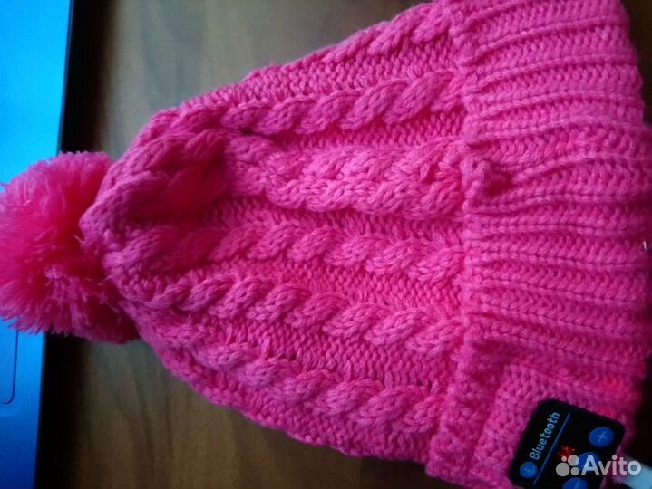 Женская шапка с блютуз наушником