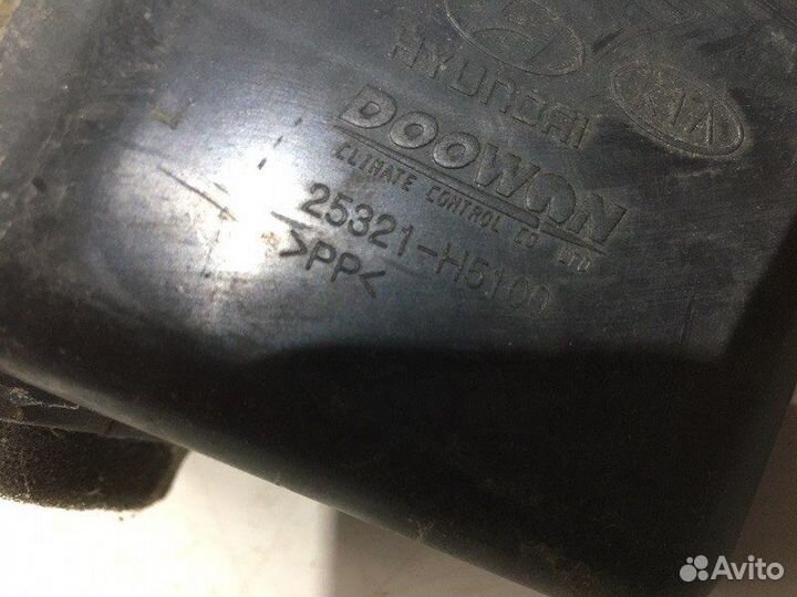 Дефлектор радиатора левый Kia Rio X-Line 2017