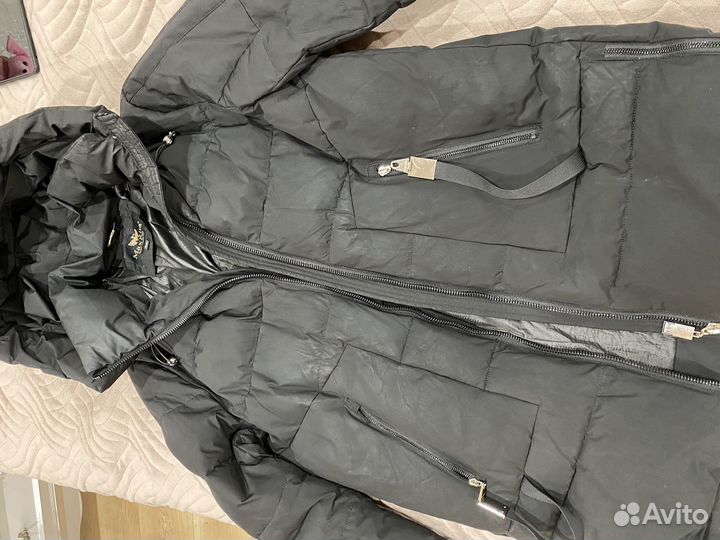 Черная зимняя женская куртка