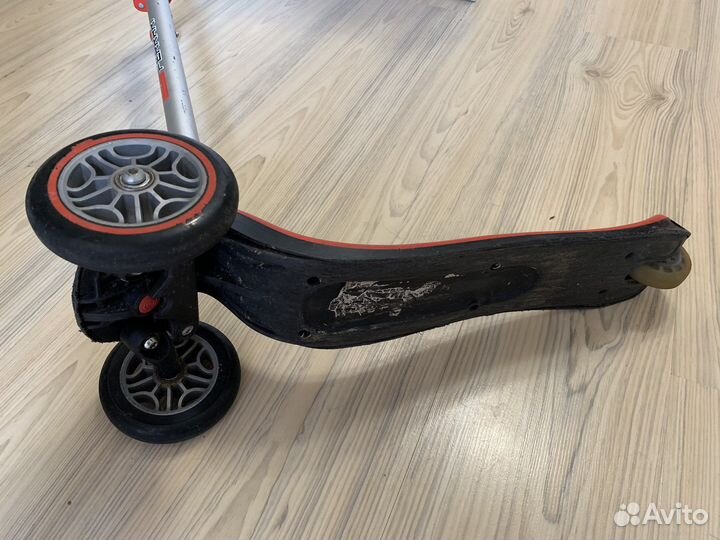 Самокат Globber Ferrari трехколесный