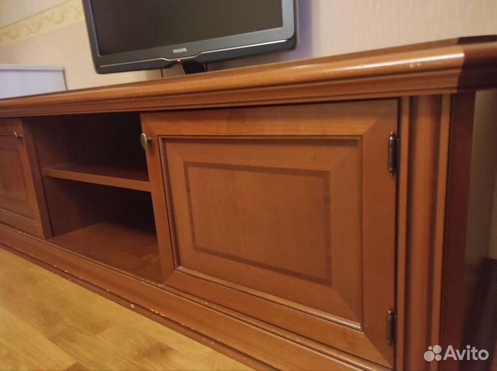 Тумба под телевизор из массива