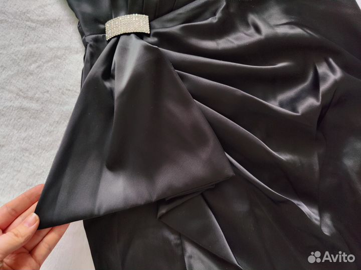 Чёрное атласное платье на бретельках 40 42