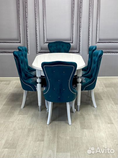 Стол и стулья в гостиную. В наличии