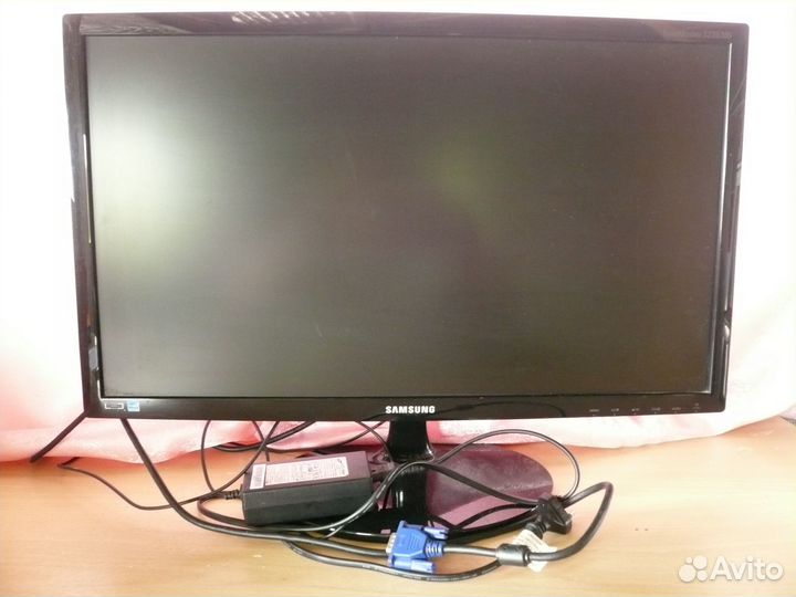 ЖК LED Монитор Samsung модель 823В300В