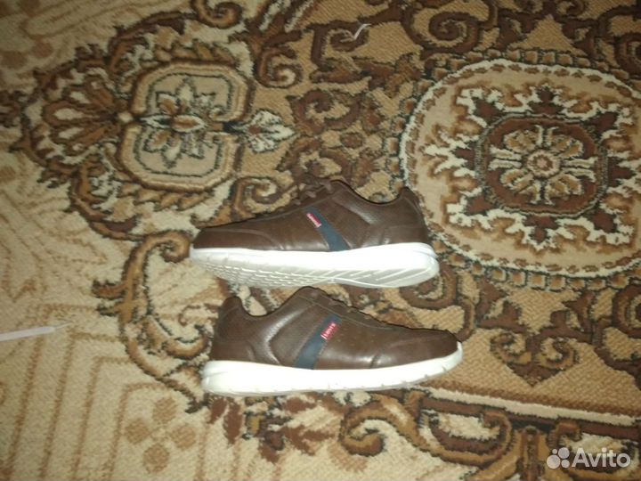 Кроссовки levis