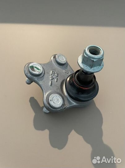 Шаровая опора шкода рапид левая