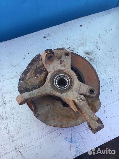 Кулак передний правый Hyundai Getz