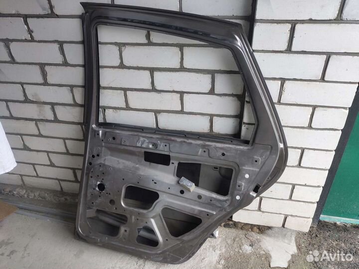 Задняя правая дверь Лада гранта лифтбэк 2018года