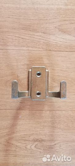 Крючок для вешалки