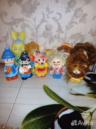 Игрушки СССР: девочка-красная шапочка и попугай