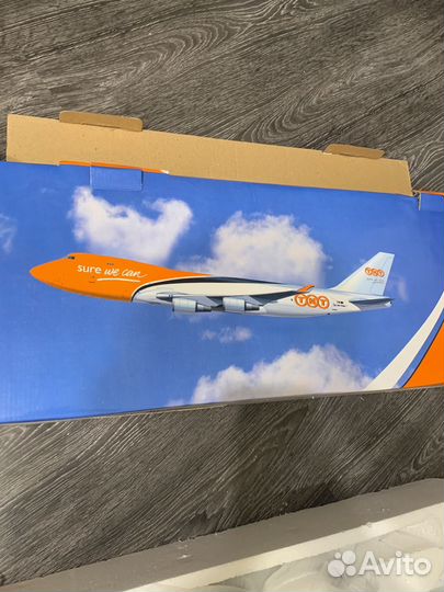 Коллекционная модель самолета TNT Express