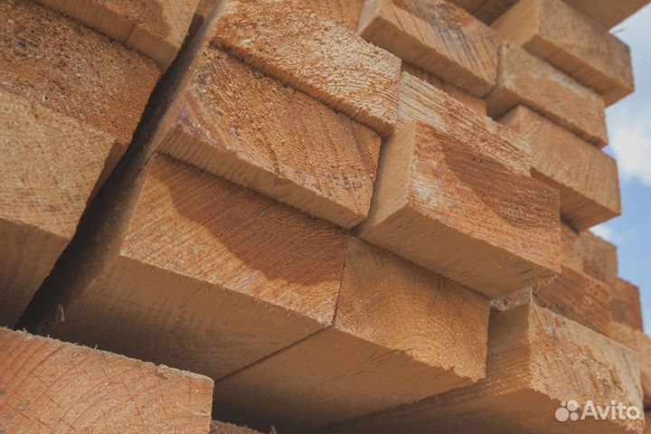 Наружные постройки с досками из лиственницы