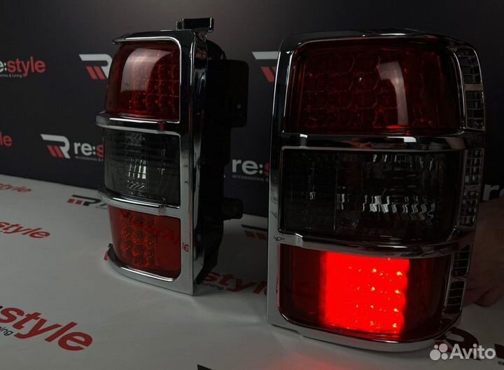 Стопы Mitsubishi Pajero 32 Красно-черные R1820