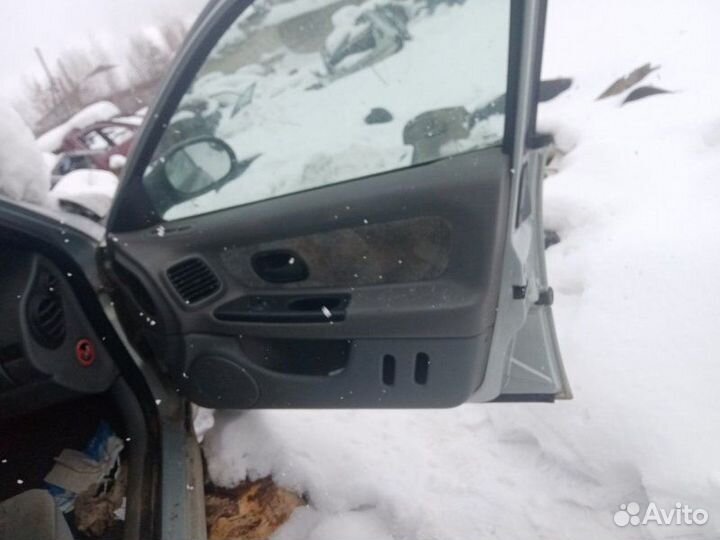 Дверь передняя Renault Laguna 1999