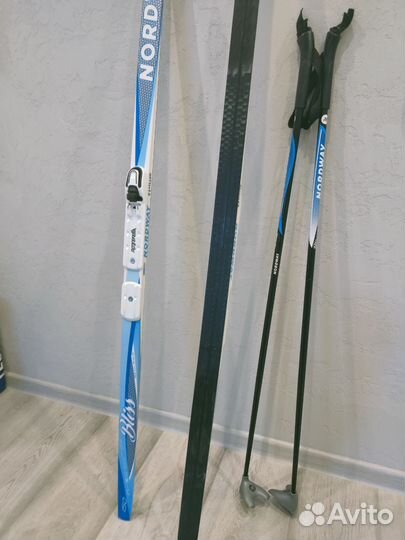 Лыжи беговые 150см ботинки 35р. Палки 100см