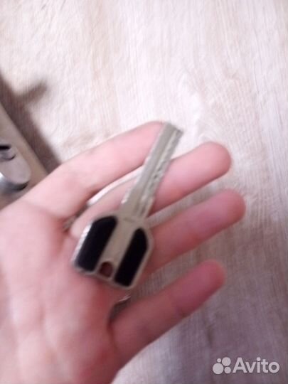 Замок дверной