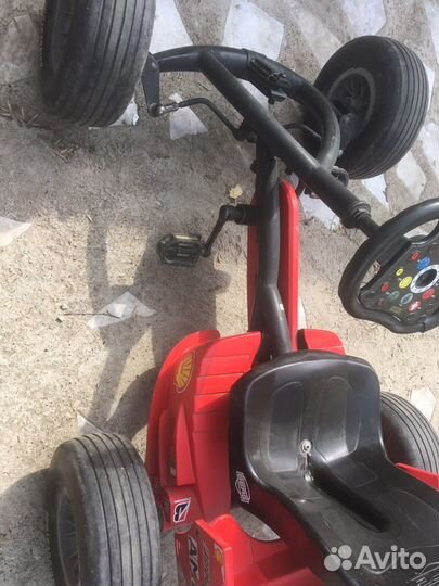 Машина с педалями