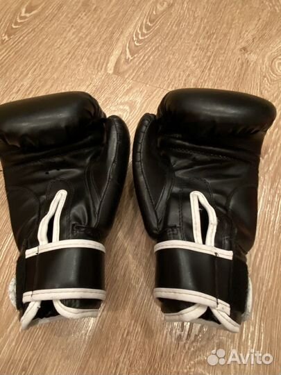 Боксерские перчатки 10 oz