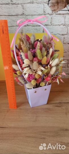 Кашпо-корзинка с сухоцветами, лавандой