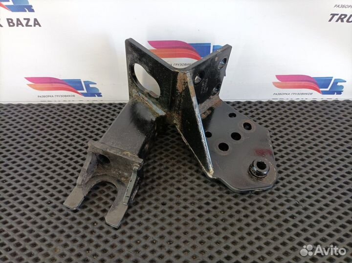 Кронштейн усилителя бампера левый