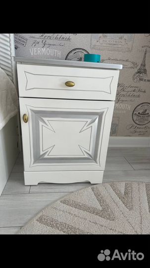 Тумбочка прикроватная