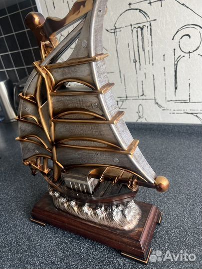 Часы настольные подарочные